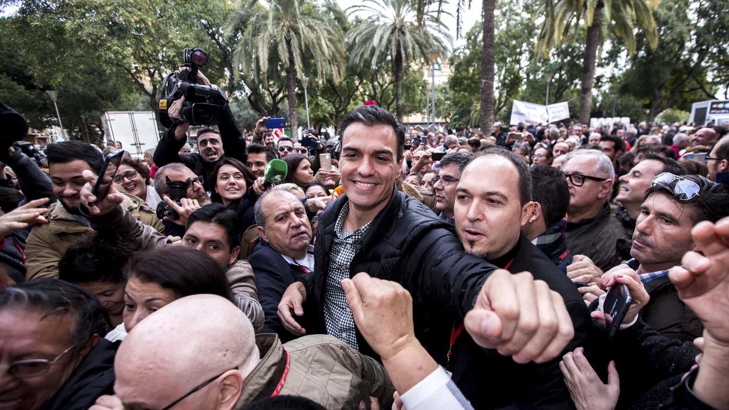 El ex secretario general del PSOE Pedro Sánchez durante la visita realizada a Xirivella (Valencia) El ex secretario general del PSOE Pedro Sánchez durante la visita realizada a Xirivella (Valencia)