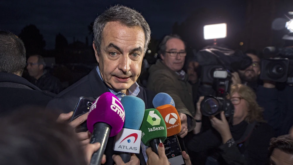 José Luis Rodríguez Zapatero responde ante los medios