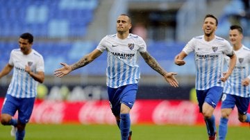 Sandro celebrando su gol de falta