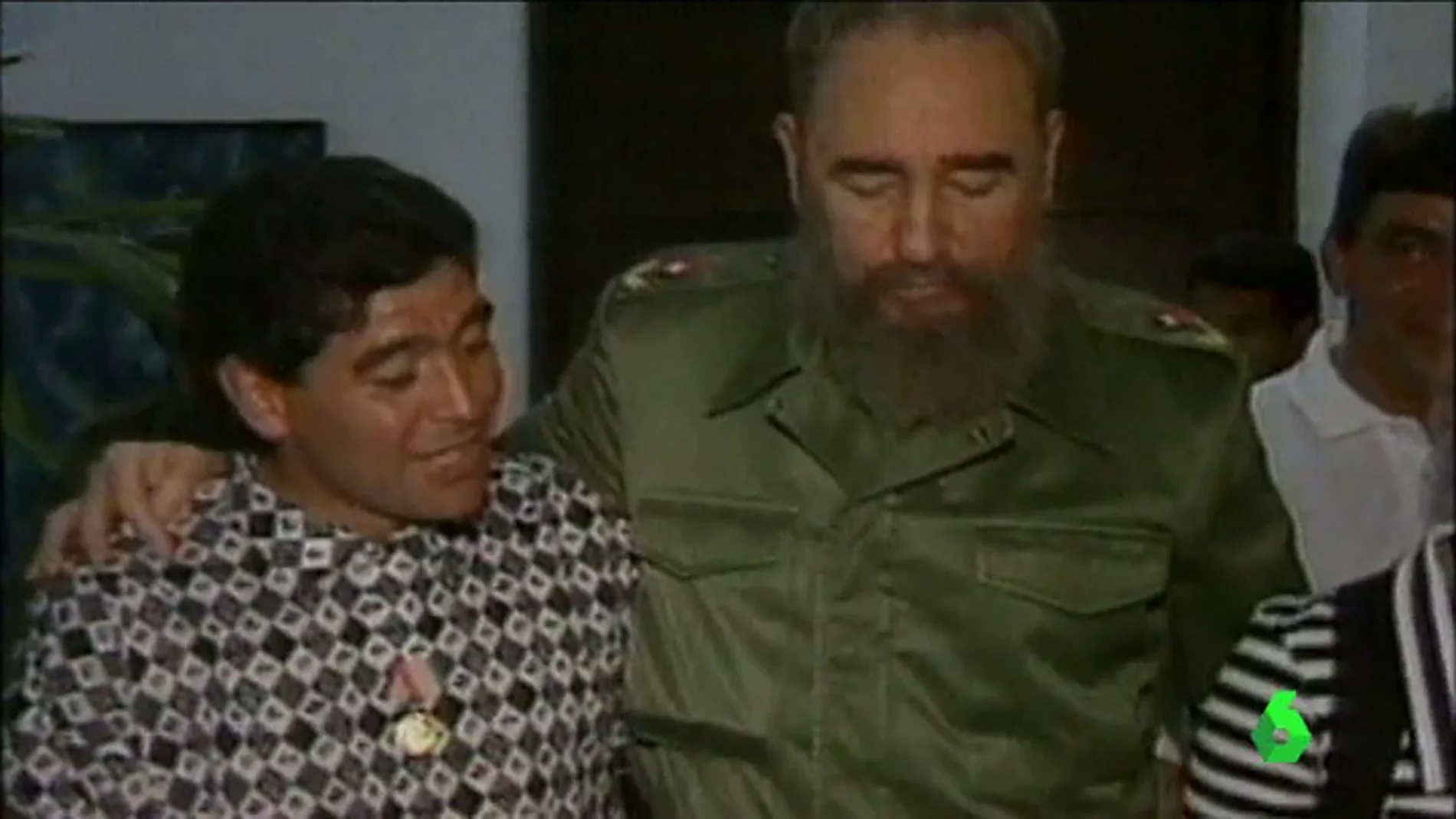 Frame 33.028194 de: Músicos, deportistas, escritores o poetas: El mundo de la cultura también dividido por la muerte de Fidel Castro