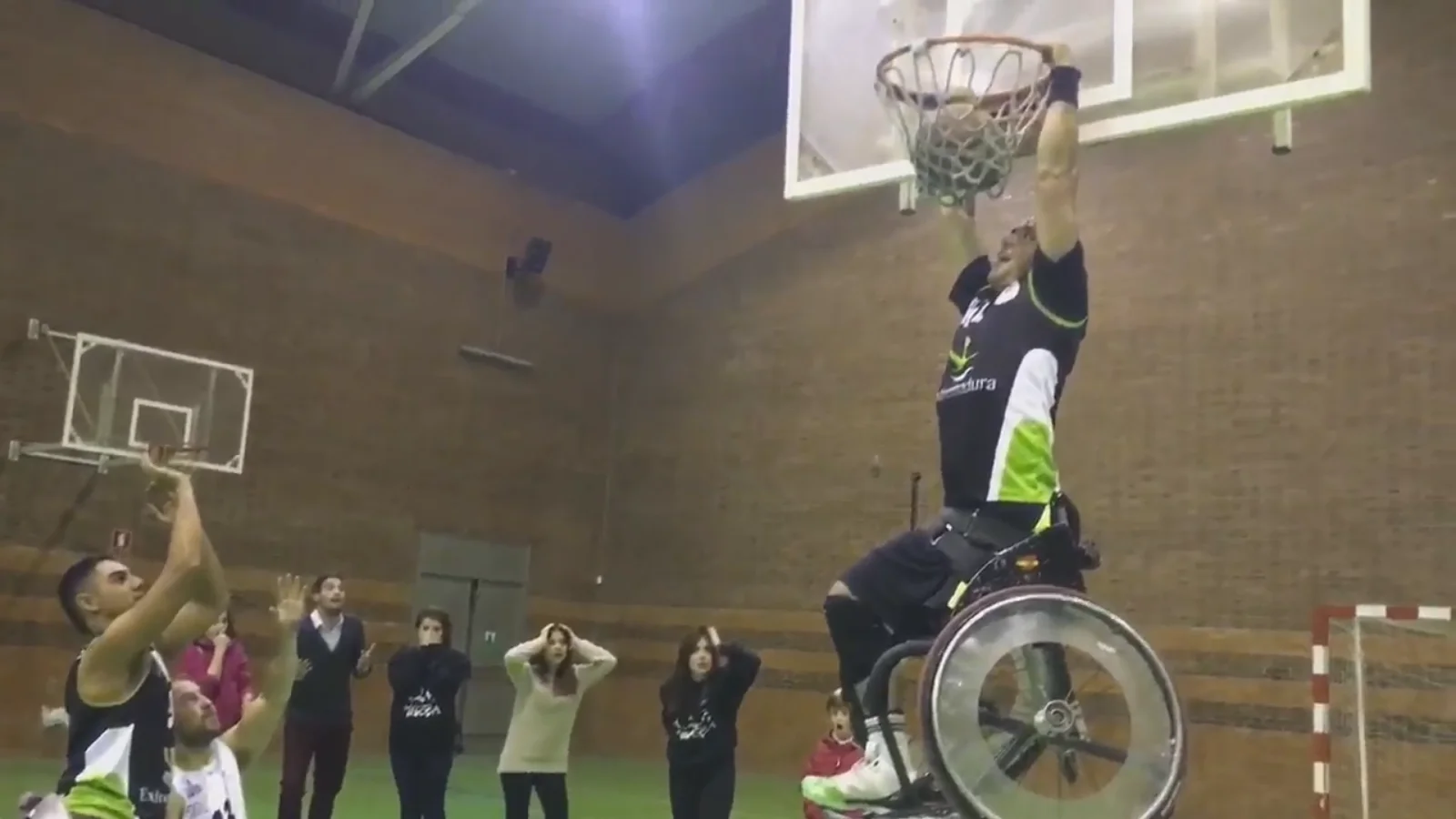 El 'Mannequin Challenge' del Mideba de Extremadura