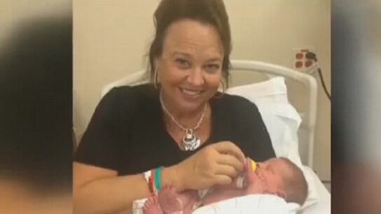 Megan Barker con su nieto