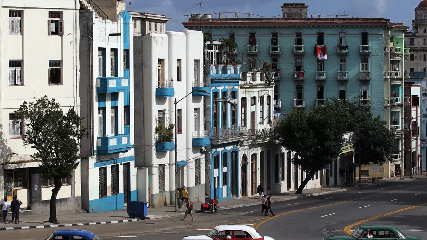 Vista general de una avenida de La Habana Vista general de una avenida de La Habana