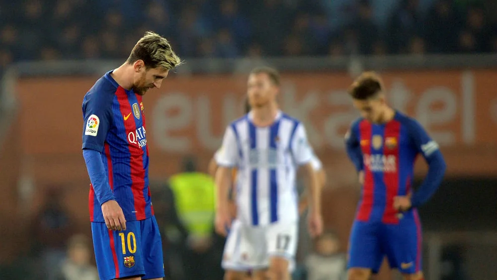 Messi se lamenta tras acabar el partido en Anoeta