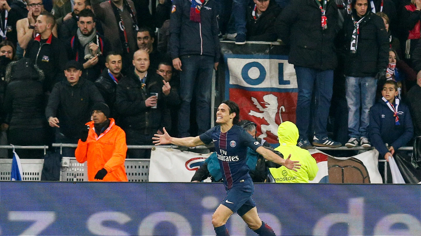 Cavani celebrando su gol frente al Olympìque de Lyon Cavani celebrando su gol frente al Olympìque de Lyon
