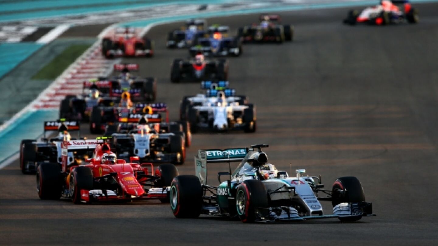 Hamilton traza una curva en Abu Dabi 