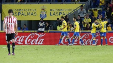 Los jugadores de Las Palmas celebran el gol de Boateng ante el Athletic