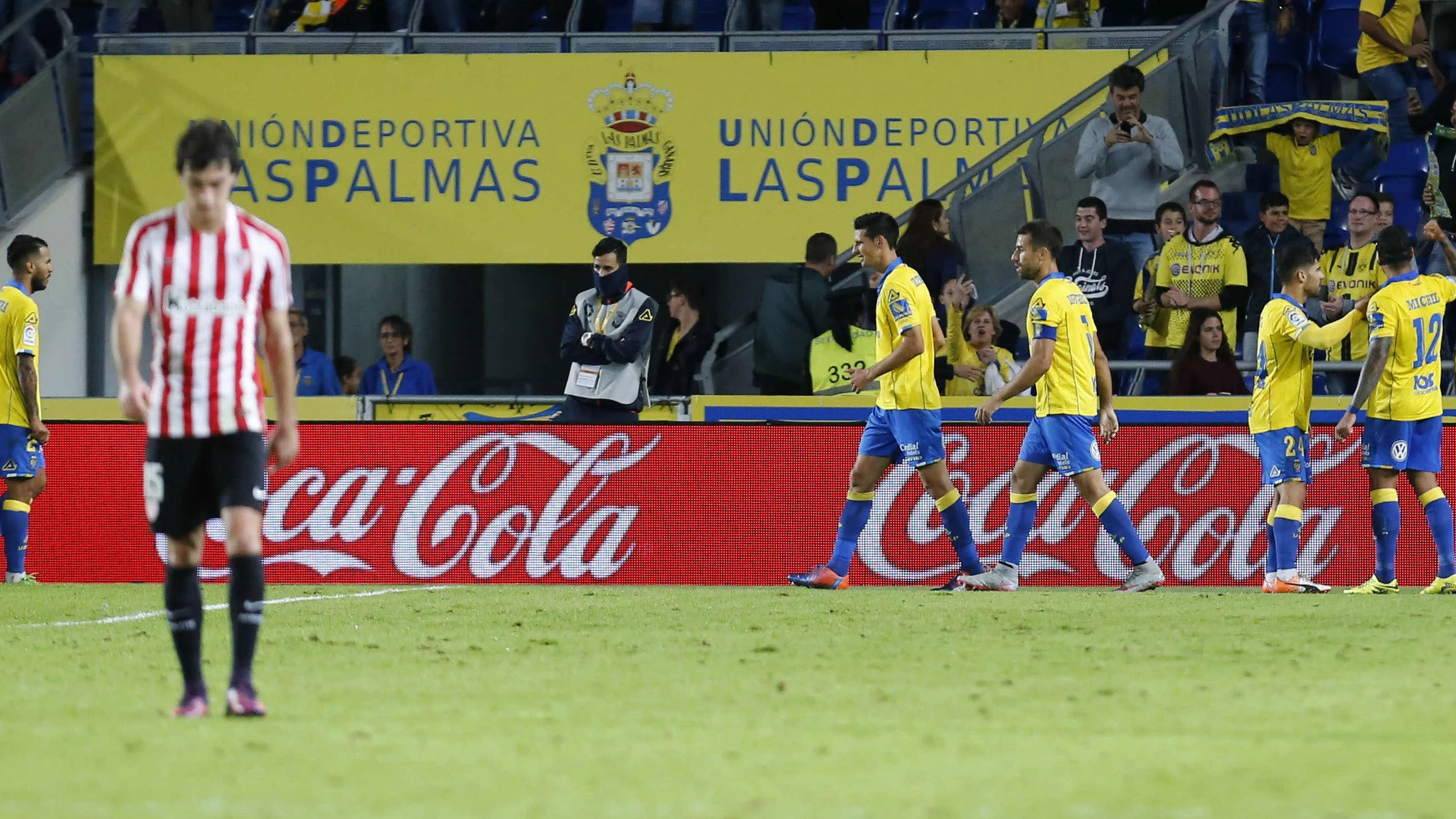 Los jugadores de Las Palmas celebran el gol de Boateng ante el Athletic