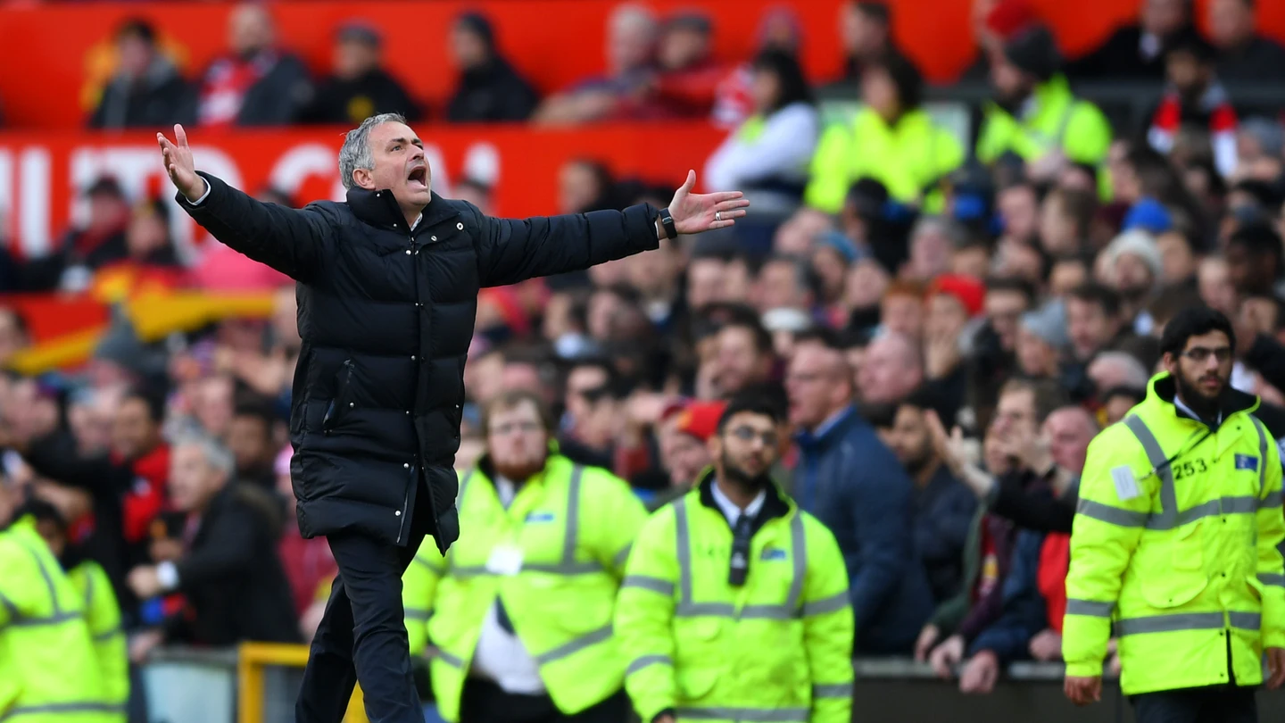 José Mourinho podría ser sancionado de dos a seis partidos José Mourinho podría ser sancionado de dos a seis partidos