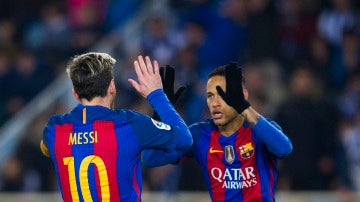 Messi y Neymar celebran un gol con el Barcelona