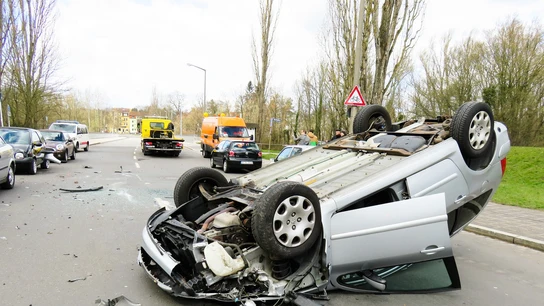 Un coche siniestrado Un coche siniestrado