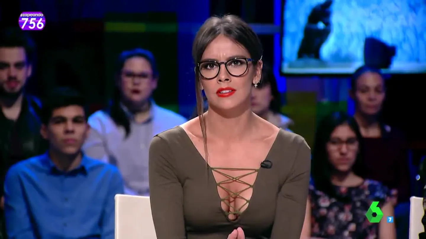 Cristina Pedroche, con las "gafas de lista" Cristina Pedroche, con las "gafas de lista"