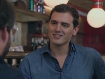 Frame 62.068139 de: El día en que Albert Rivera sacaba pecho por su exjefa de prensa, a la que ahora tiene que imdenizar por acoso laboral Frame 62.068139 de: El día en que Albert Rivera sacaba pecho por su exjefa de prensa, a la que ahora tiene que imdenizar por acoso laboral