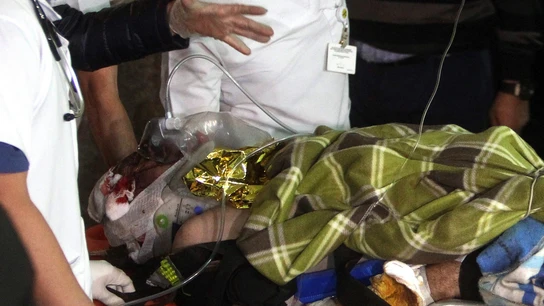 Personal de la Clínica San Juan de Dios traslada al periodista brasileño Rafael Henze Personal de la Clínica San Juan de Dios traslada al periodista brasileño Rafael Henze