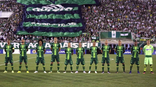El Chapecoense tuvo que cambiar a última hora sus planes de vuelo por una decisión de la autoridad brasileña El Chapecoense tuvo que cambiar a última hora sus planes de vuelo por una decisión de la autoridad brasileña