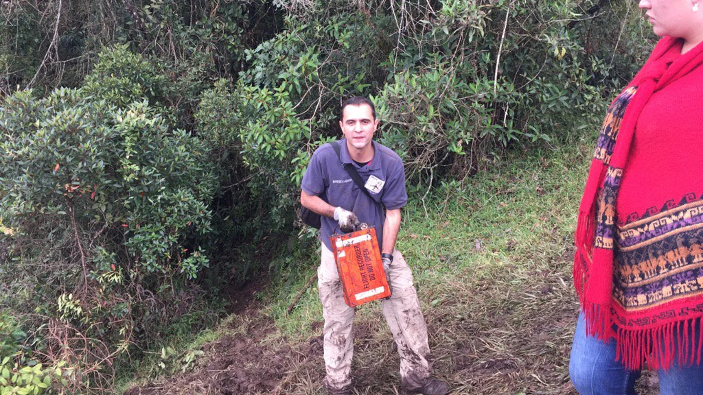 Muestran la caja negra del avión que transportaba al Chapecoense Muestran la caja negra del avión que transportaba al Chapecoense