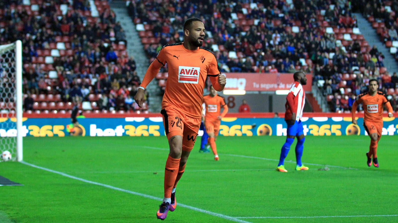 'Beb&eacute;' celebra su gol contra el Sporting