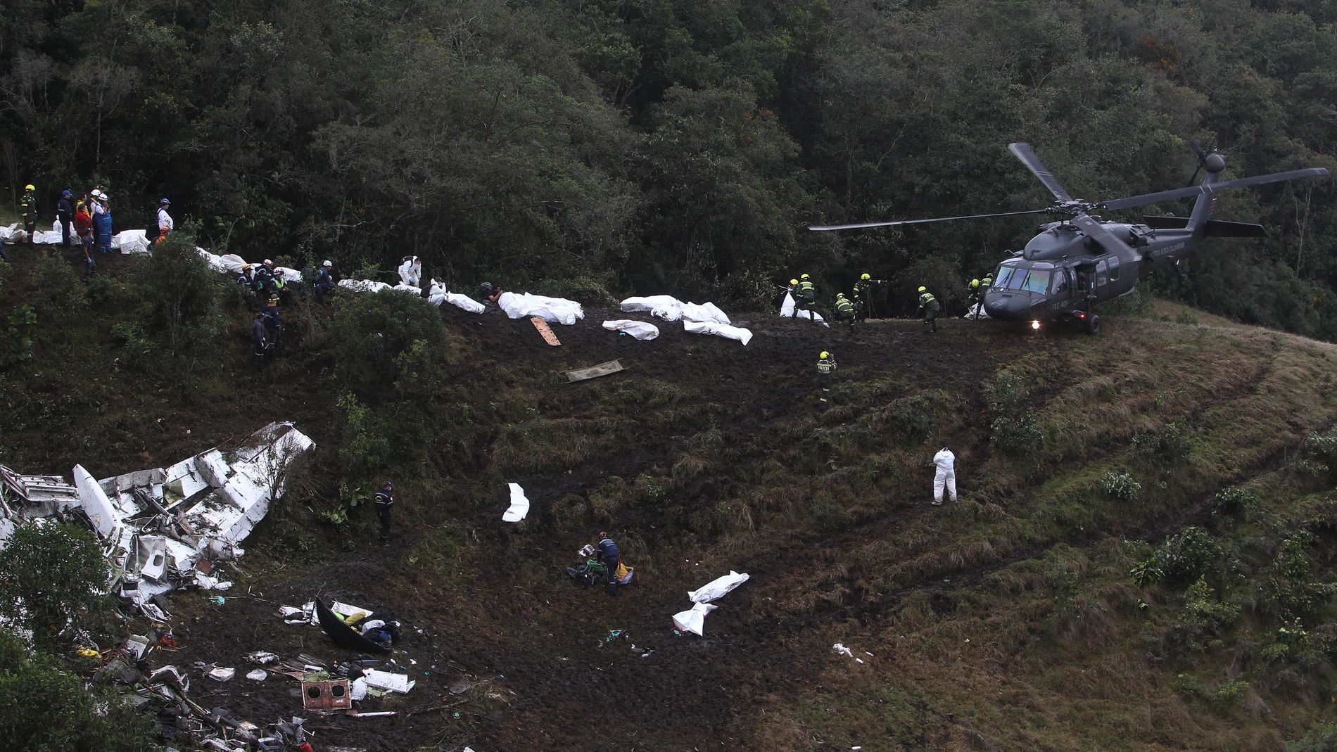 Restos del accidente aéreo producido en Colombia