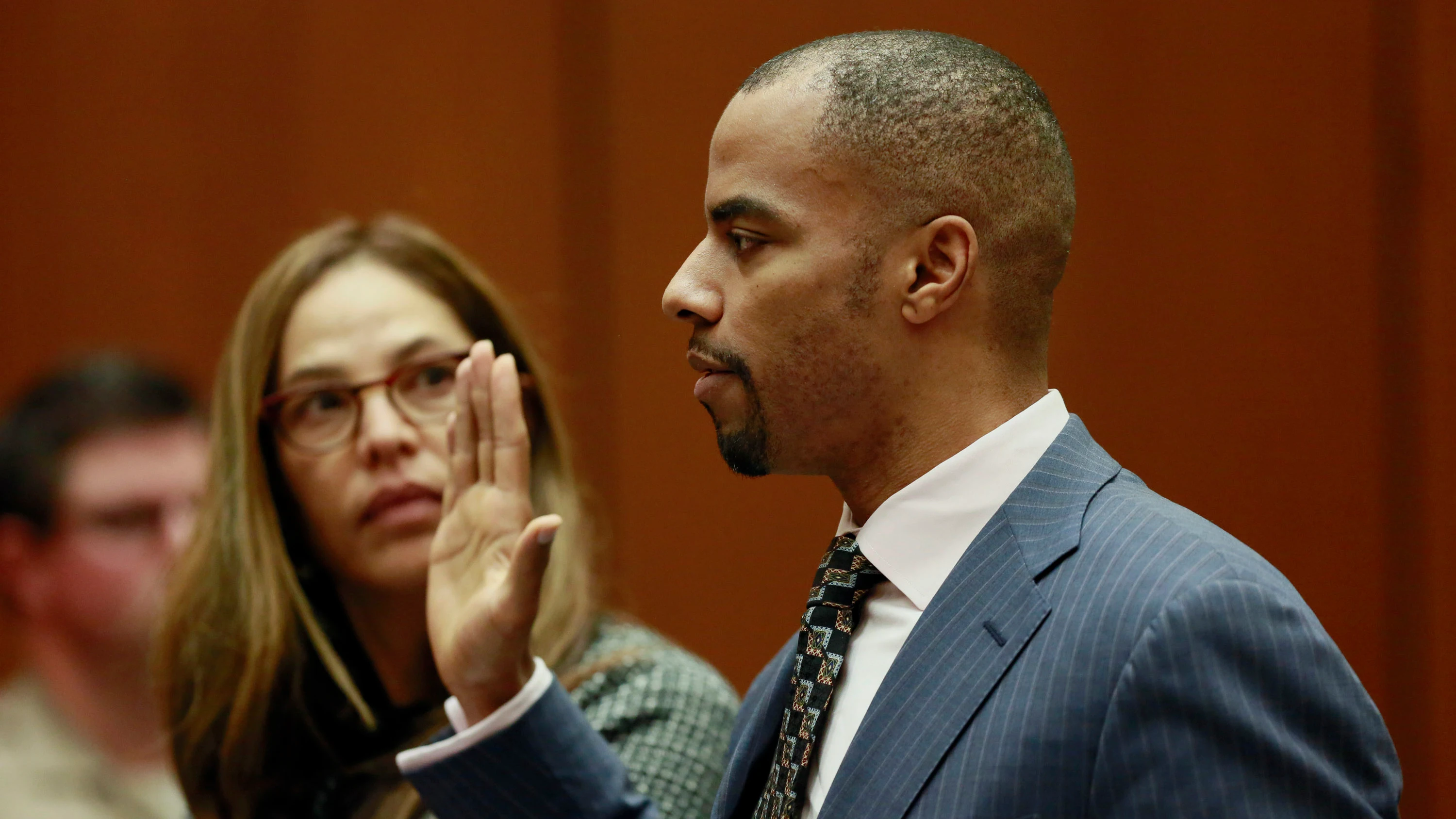 Darren Sharper declara ante el juez en Los Ángeles Darren Sharper declara ante el juez en Los Ángeles