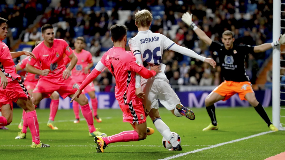 Odegaard, en una acción contra la Cultural Leonesa