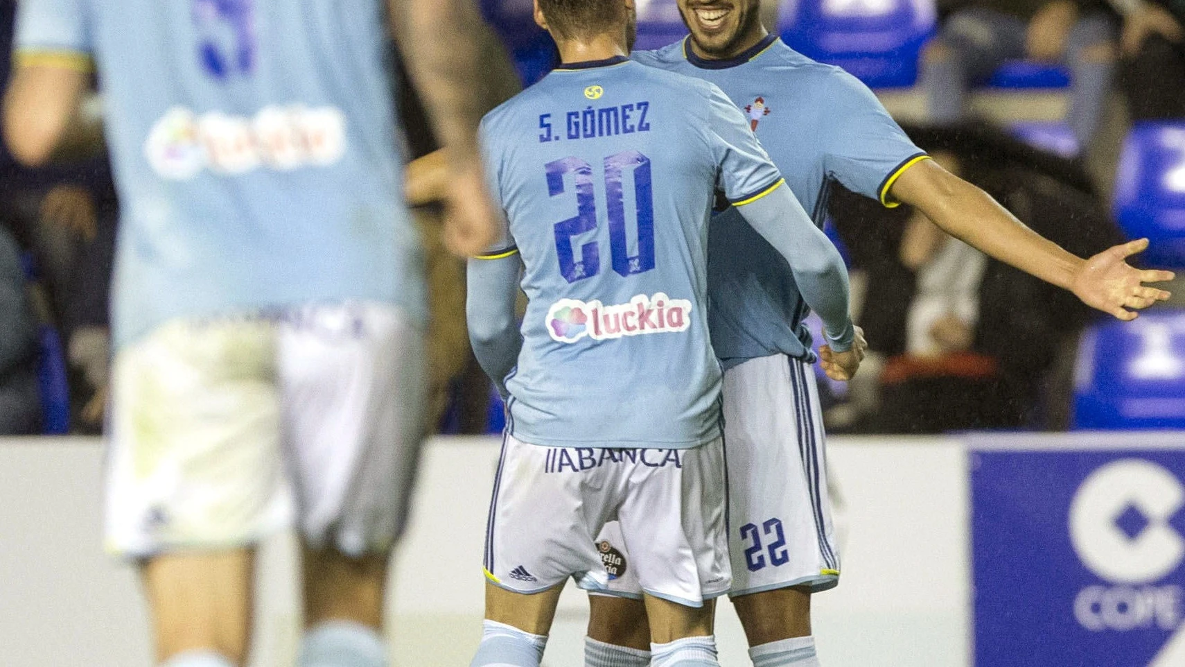 Los jugadores del Celta celebrando un gol