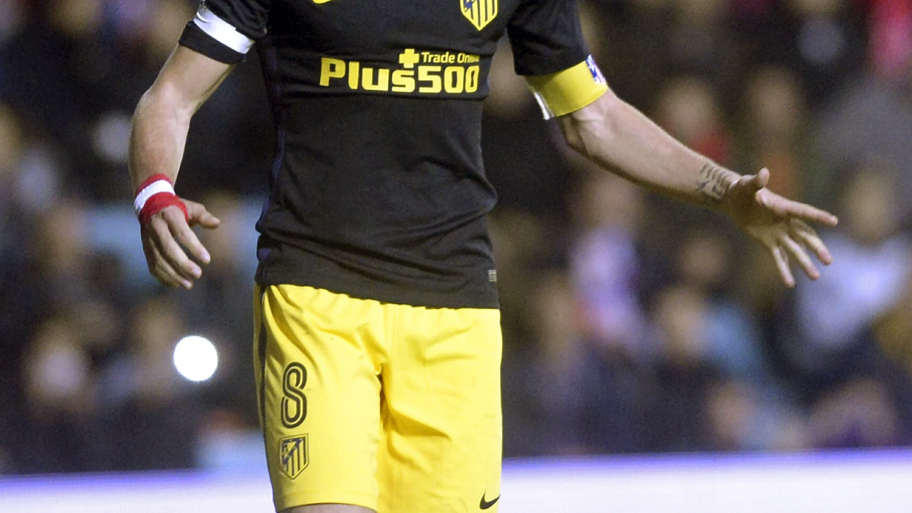 Sa&uacute;l celebra su gol de penalti contra el Guijuelo