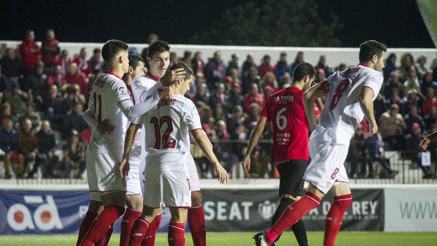 Los jugadores del Sevilla celebran uno de los goles ante el Formentera