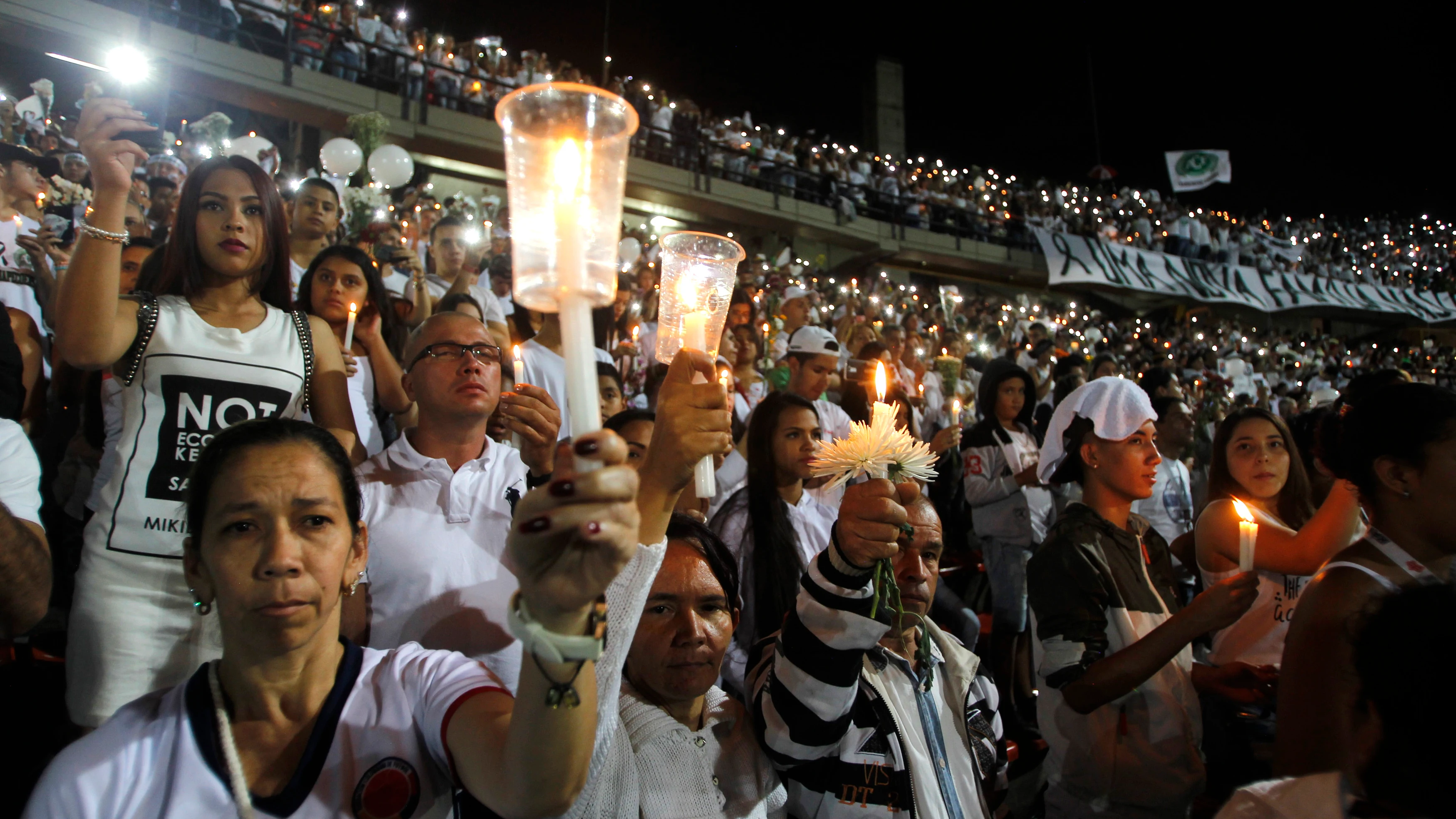 Aficionados de Atlético Nacional homenajean al Chapecoense