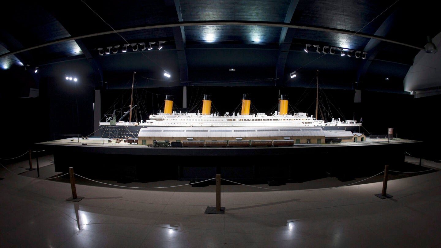Maqueta del Titanic, la m&aacute;s grande realizada hasta ahora, de 12 metros de largo, en una exposici&oacute;n