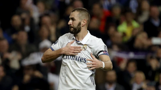 Benzema celebrando un gol Benzema celebrando un gol
