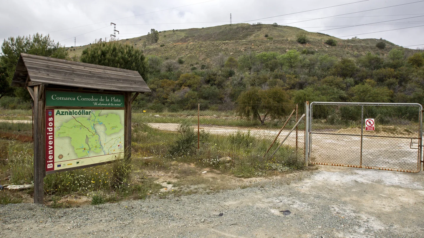 Se ha reanudado el juicio por la adjudicación de la mina de Aznalcóllar El juez deniega la suspensión de trabajos en la mina de Aznalcóllar (Sevilla)Vista de uno de los accesos a la mina de Aznalcóllar (Sevilla).