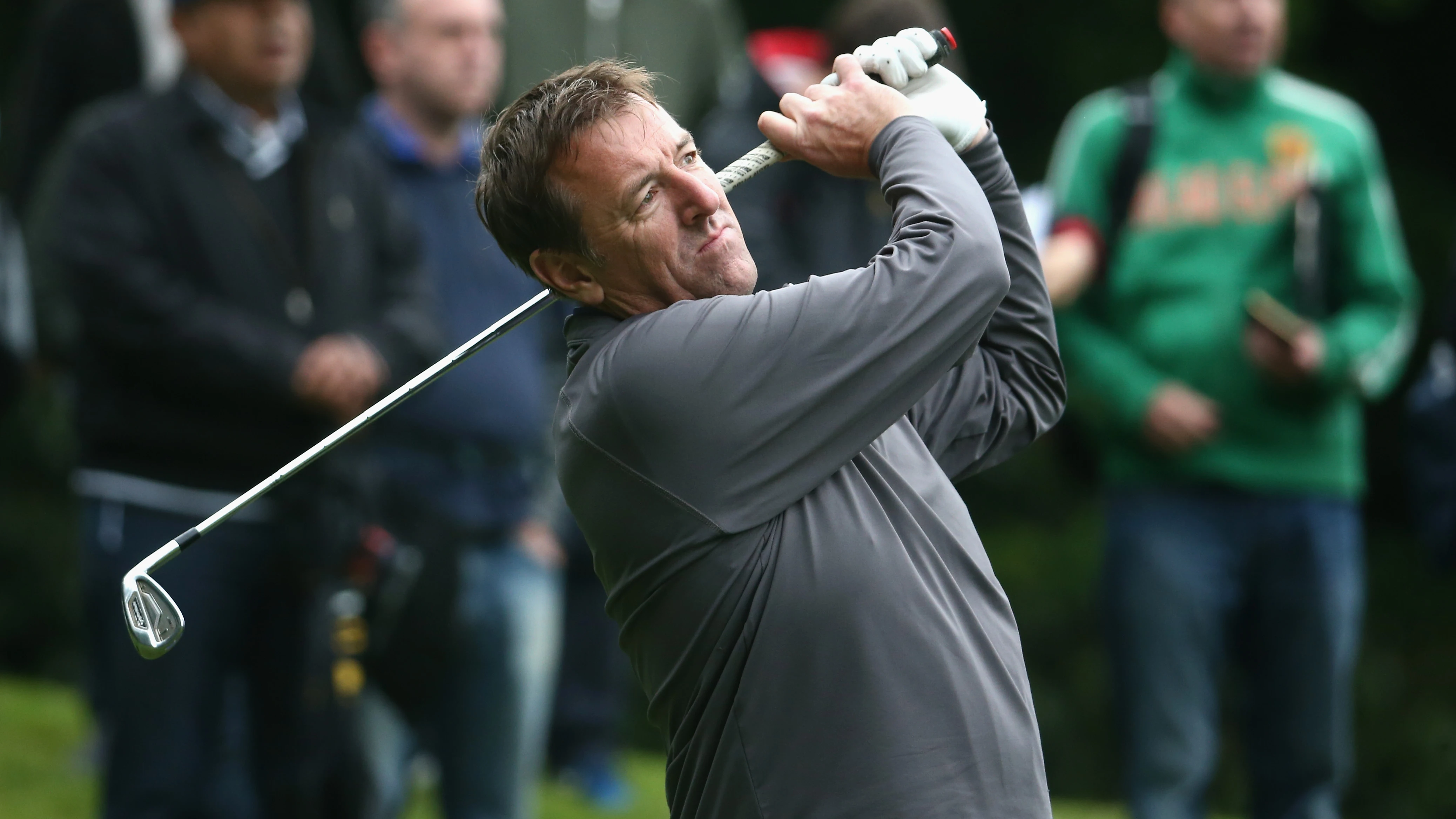 Matt Le Tissier, jugando al golf Matt Le Tissier, jugando al golf