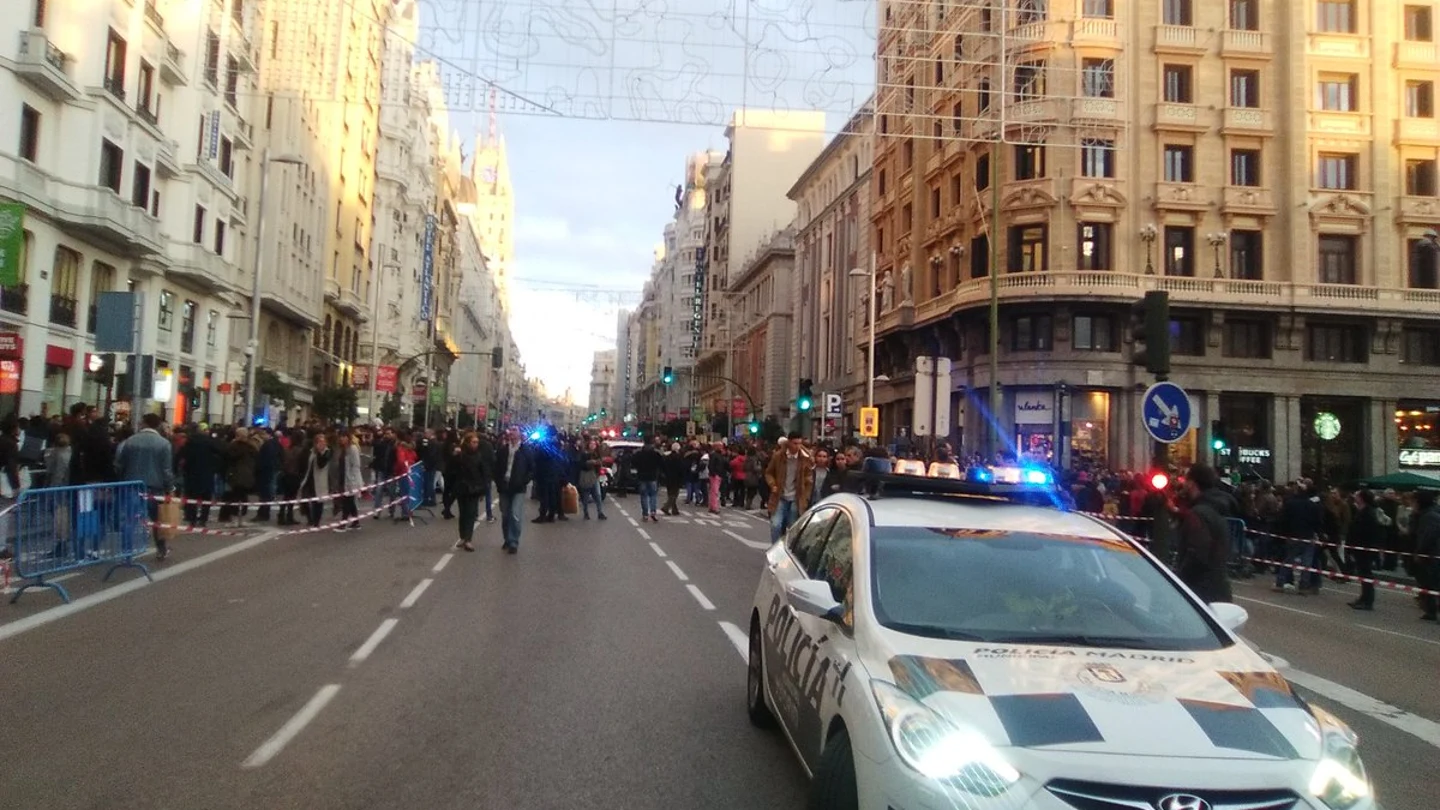 La Gran Vía de Madrid, desalojada por una falsa alerta de bomba La Gran Vía de Madrid, desalojada por una falsa alerta de bomba