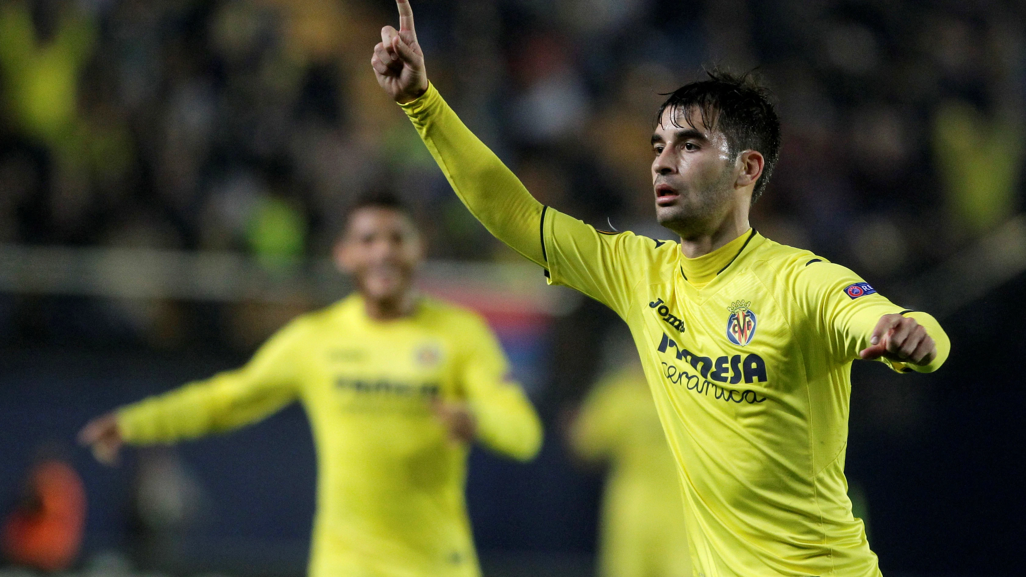 Trigueros celebrando su gol