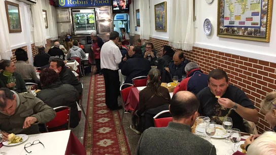 Personas sin hogar cenan en el restaurante solidario del padre Ángel Personas sin hogar cenan en el restaurante solidario del padre Ángel