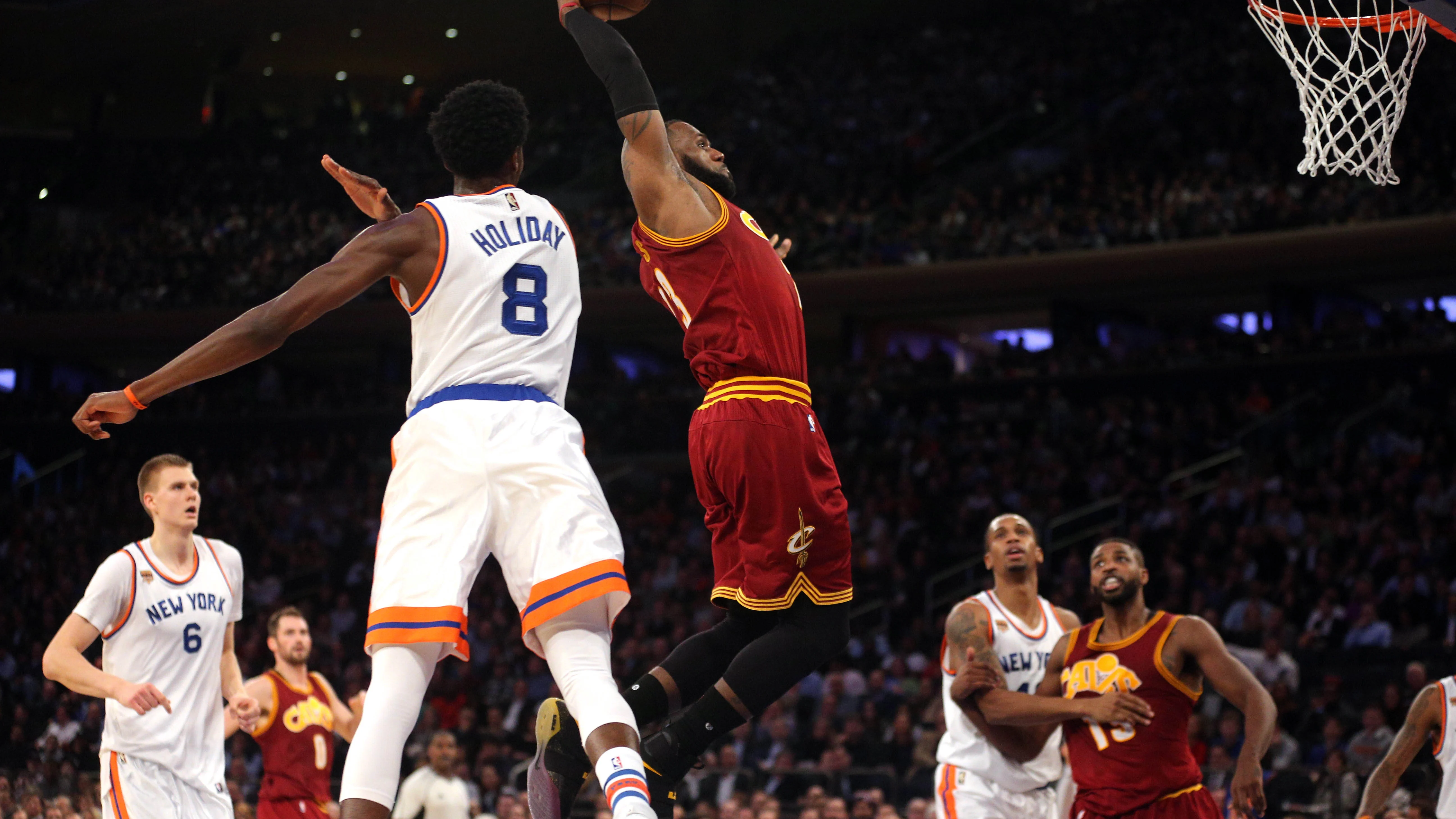 LeBron James, volando en el Madison Square Garden