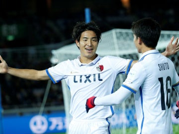 Mu Kanazaki celebra su gol Mu Kanazaki celebra su gol