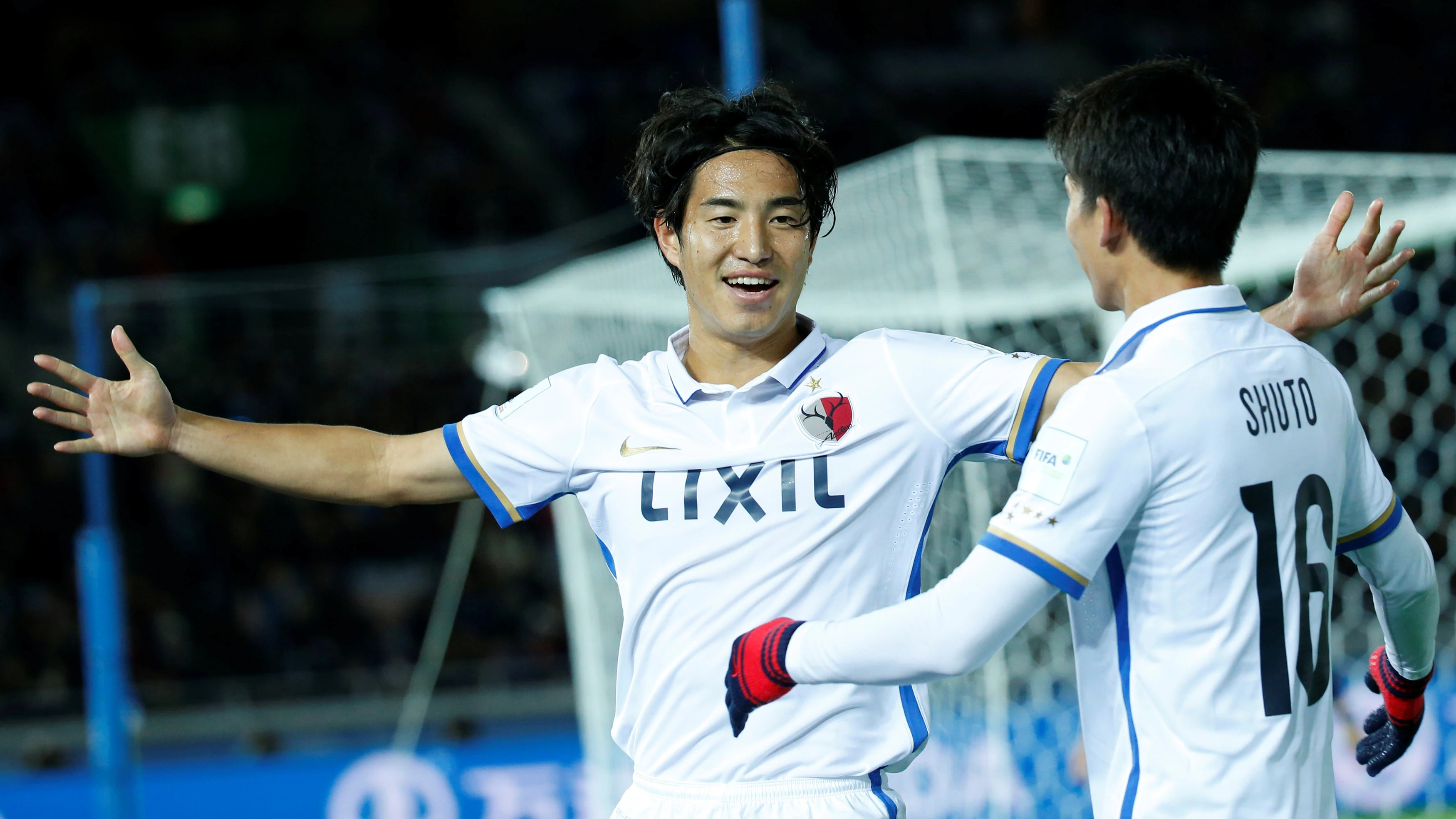 Mu Kanazaki celebra su gol