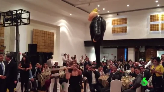Frame 7.640539 de: piñata trump Frame 7.640539 de: piñata trump