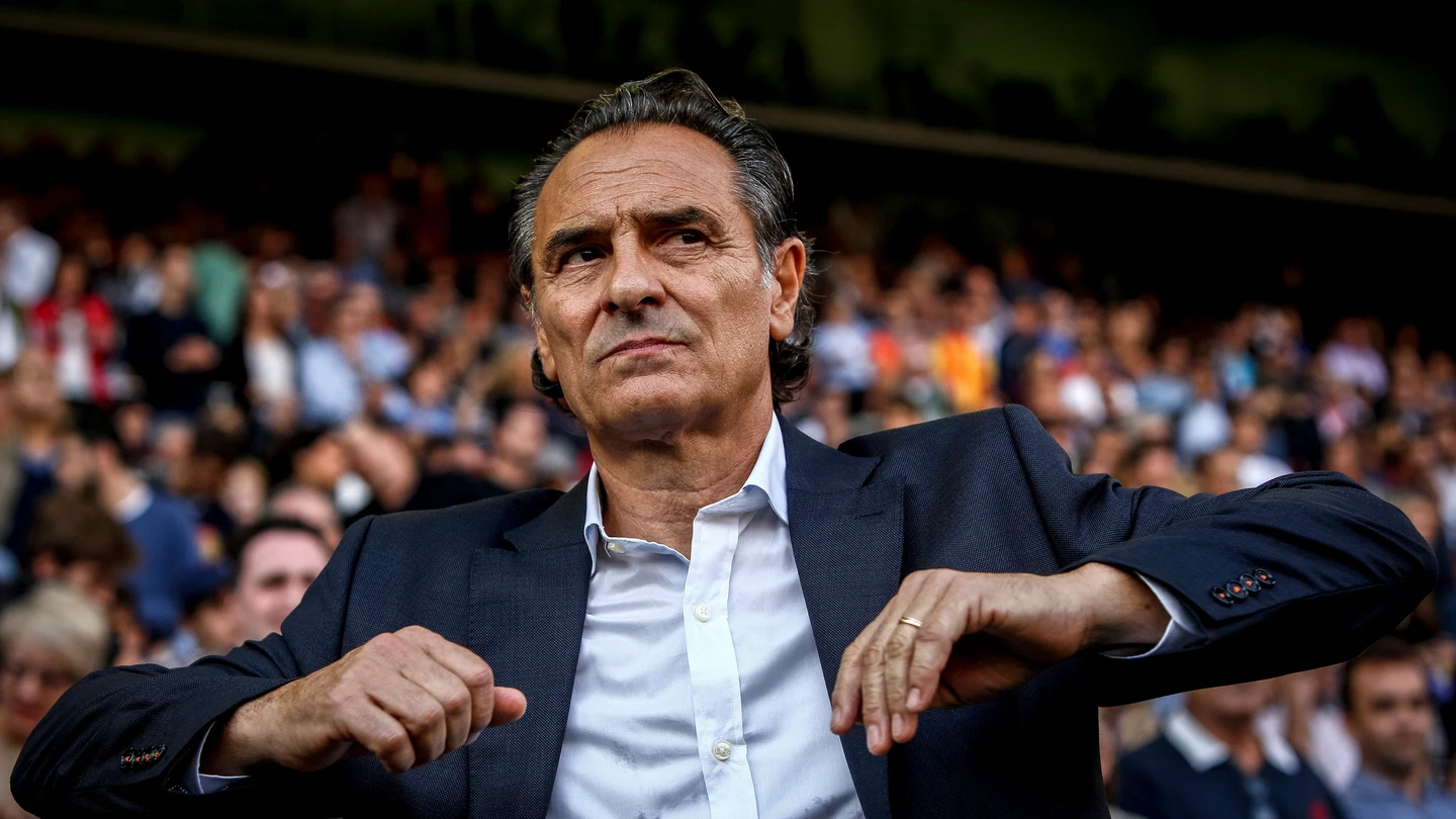 Cesare Prandelli, durante un encuentro con el Valencia Cesare Prandelli, durante un encuentro con el Valencia