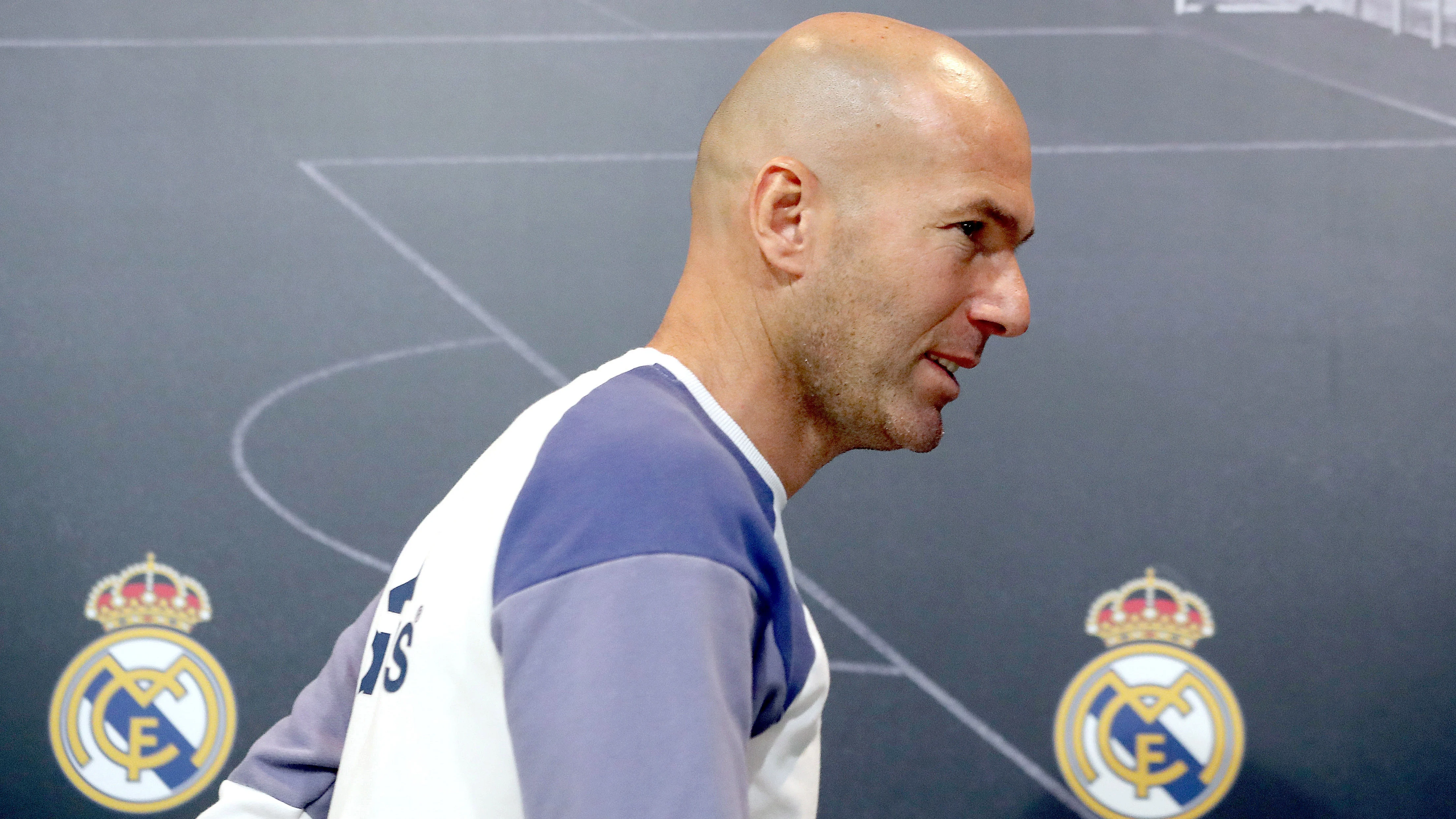Zinedine Zidane sale de la sala de prensa Zinedine Zidane sale de la sala de prensa