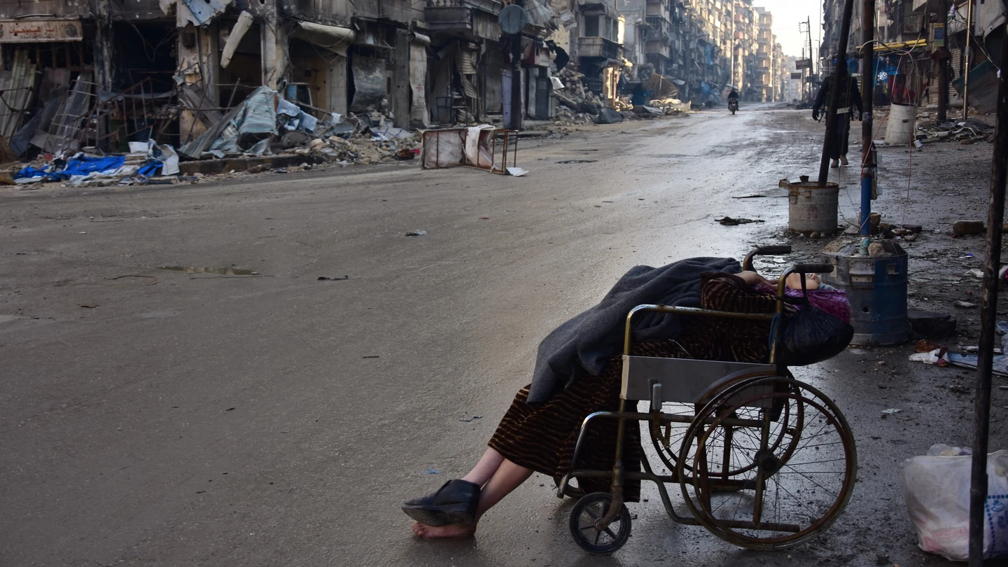 Sabah, una anciana en silla de ruedas que falleció esta semana en mitad de la calle en Alepo Sabah, una anciana en silla de ruedas que falleció esta semana en mitad de la calle en Alepo