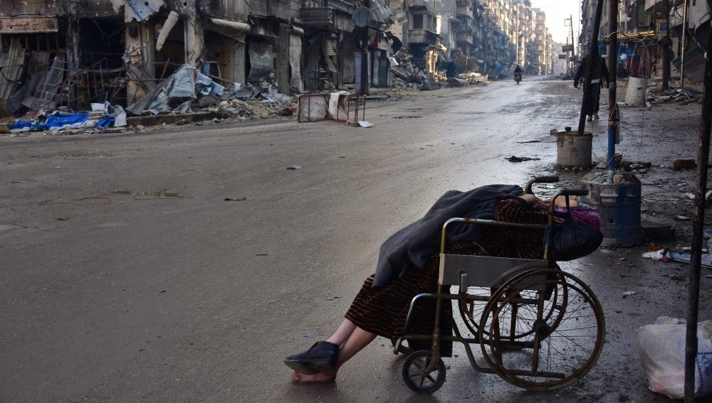 Sabah, una anciana en silla de ruedas que falleció esta semana en mitad de la calle en Alepo