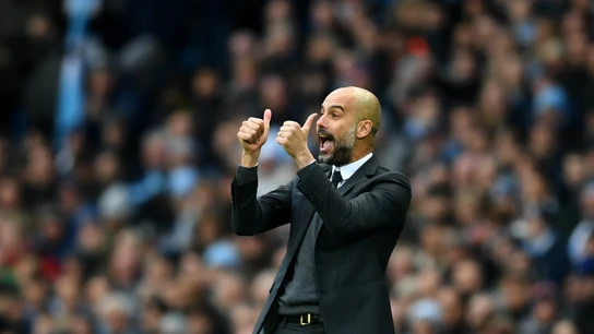 Guardiola, en la banda del Manchester City Guardiola, en la banda del Manchester City