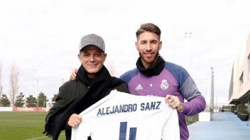 Alejandro Sanz, con Sergio Ramos