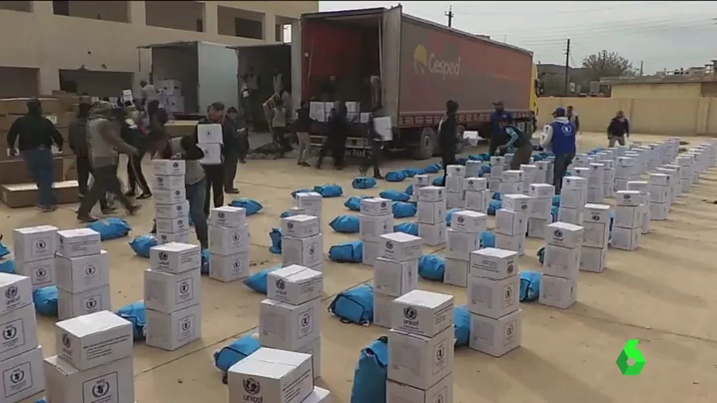 Frame 25.72613 de: La ayuda humanitaria llega a las familias que viven en la zona este de Mosul Frame 25.72613 de: La ayuda humanitaria llega a las familias que viven en la zona este de Mosul