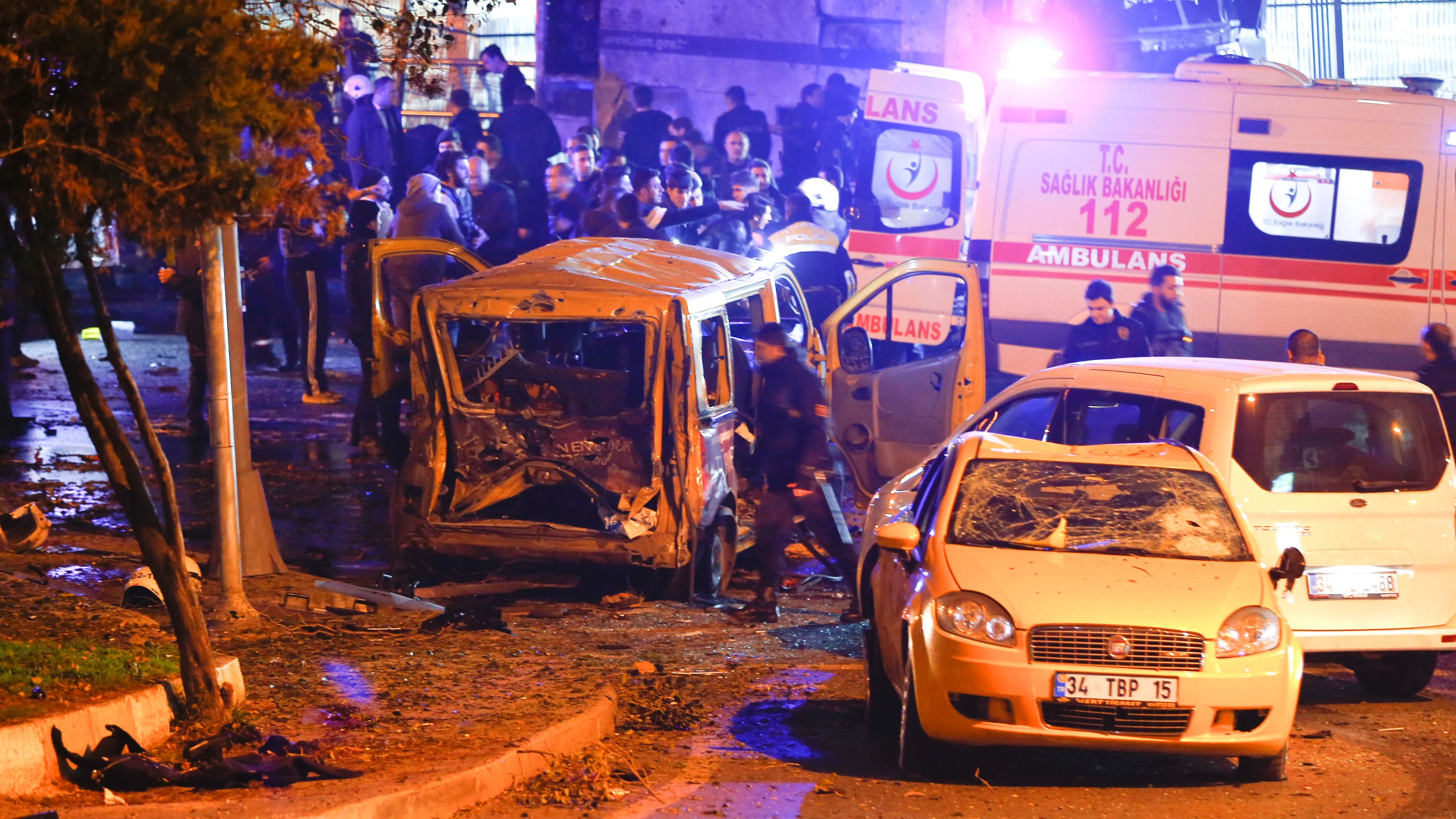 Imagen de la explosión a las afueras del estadio del Besiktas