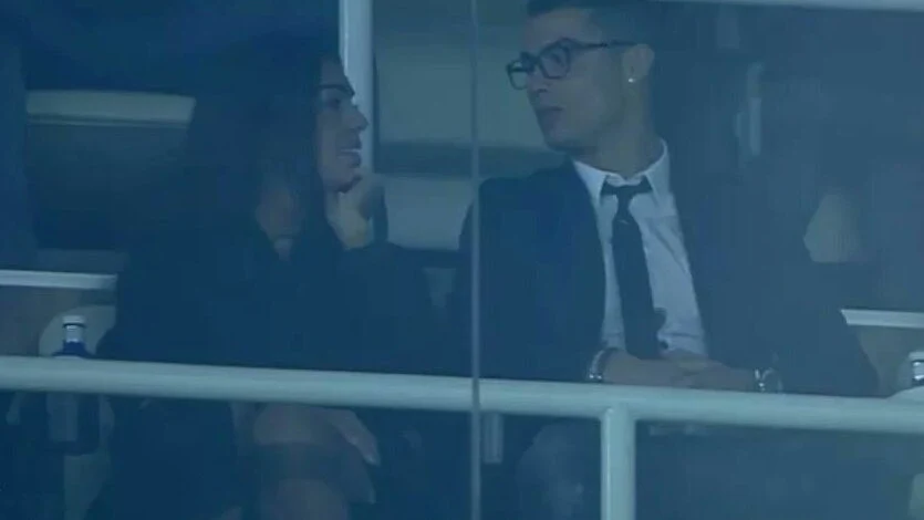 Cristiano, junto a su novia en el Bernabéu