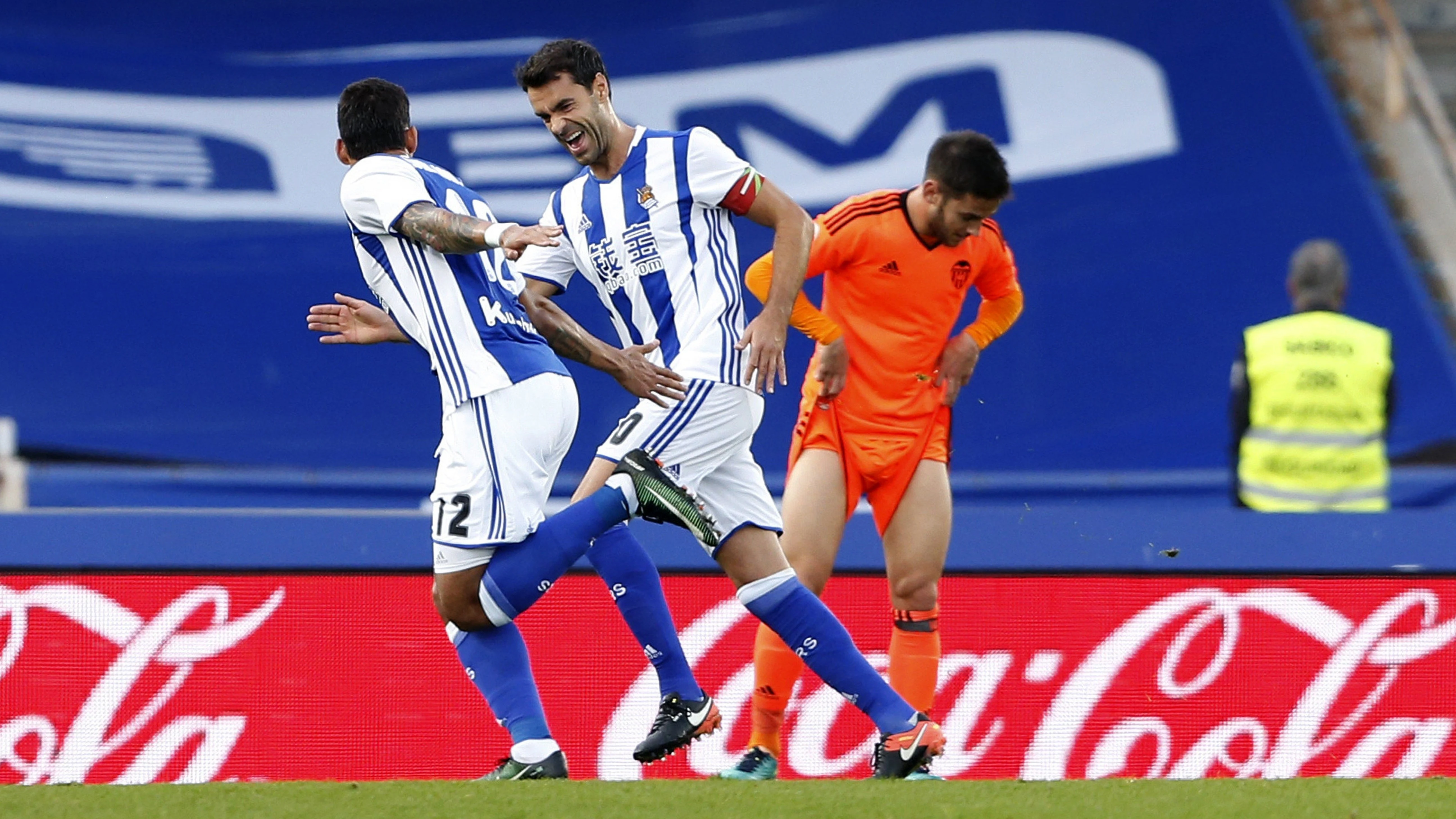 Willian José celebra uno de sus goles contra el Valencia