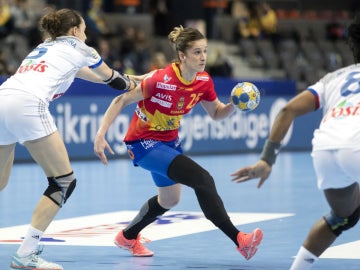 Nerea Pena, ante dos francesas Nerea Pena, ante dos francesas